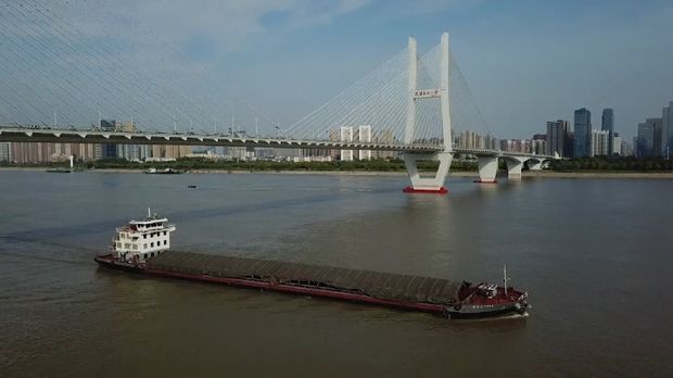 Kota Wuhan terletak di tepi Sungai Yangtze telah menjadi saksi bisu banyak peristiwa bersejarah di China sejak lama. Kini, Wuhan lebih dikenal sebagai episentrum pandemi virus corona yang mendunia.