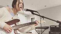 Beth Palmer adalah penyanyi berusia 17 tahun. Foto: MEN Media