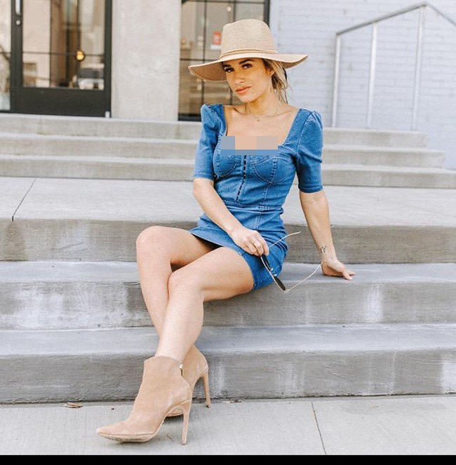 Penyanyi berusia 32 tahun ini pun membalas kritik netizen tersebut. Ya. Tidak berbeda dengan baju renang. Saya mengajari anak-anak saya bahwa tubuh itu indah, tidak perlu malu, balas Jessie. Foto: Instagram