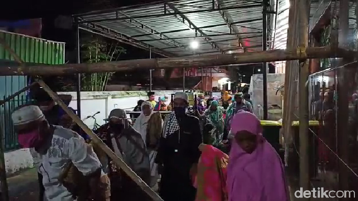 Jemaah Tarawih di Masjid Ar-Rahma Parepare (Hasrul Nawir/detikcom)