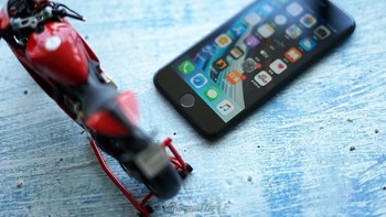 Ponsel ini mengusung Apple A13 Bionic, chipset yang sama dengan iPhone SE. Foto: Sina Mobile