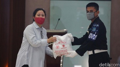 DPR RI Bagi-bagi Sembako