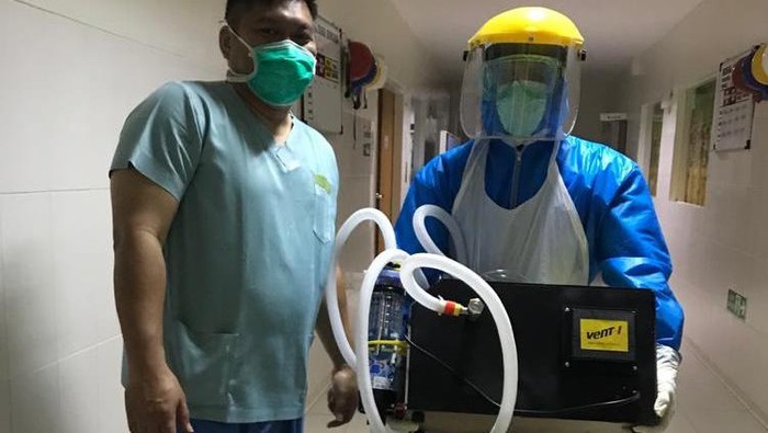 Tenaga Kesehatan di Rumah Sakit Advent Bandung membawa produk Vent-I Tenaga Kesehatan di Rumah Sakit Advent Bandung membawa produk Vent-I
