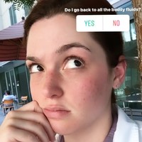 Sebelumnya pemain Wizards of Waverly Place tersebut kerap melakukan voluntir sebagai perawat. Ketika mengumumkan akan resmi bergabung sebagai perawat di Instagram, Jennifer mengaku kaget karena postingannya jadi viral dan mendapat banyak dukungan. Foto: Instagram @jenniferstone