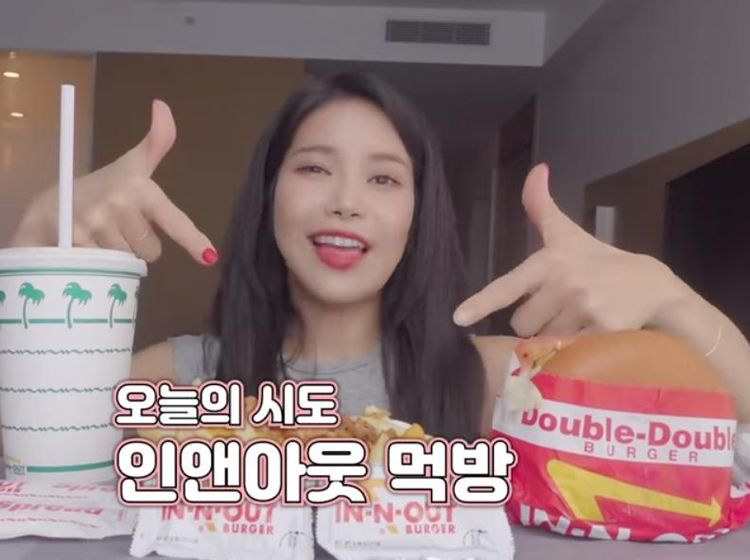 Rilis Lagu Baru, Ini 10 Potret Solar MAMAMOO yang Doyan Makan