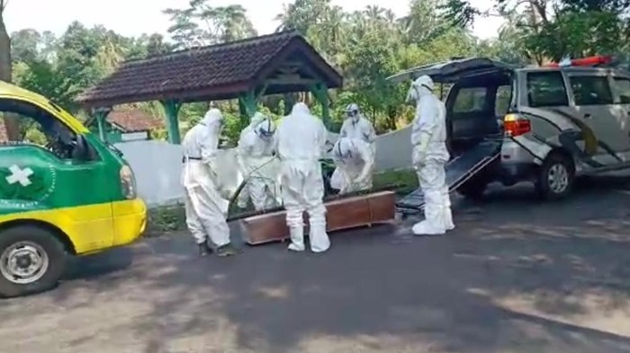 ODGJ Tewas Bakar Diri Dimakamkan Pakai Protap Corona