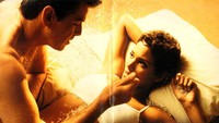 Halle Berry merupakan Bond Girl di film Die Another Day bersama Pierce Brosnan pada 2002. Foto: dok Die Another Day