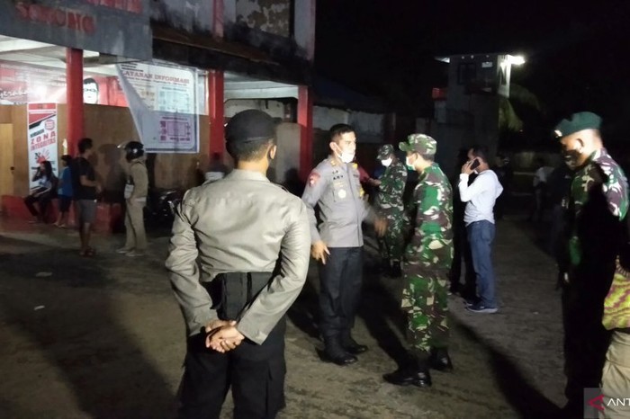 TNI-Polri mencegah kerusuhan napi di Sorong Papua Barat.