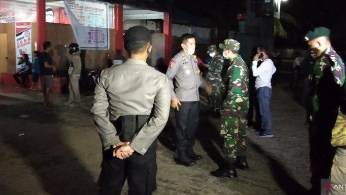 TNI-Polri mencegah kerusuhan napi di Sorong Papua Barat.