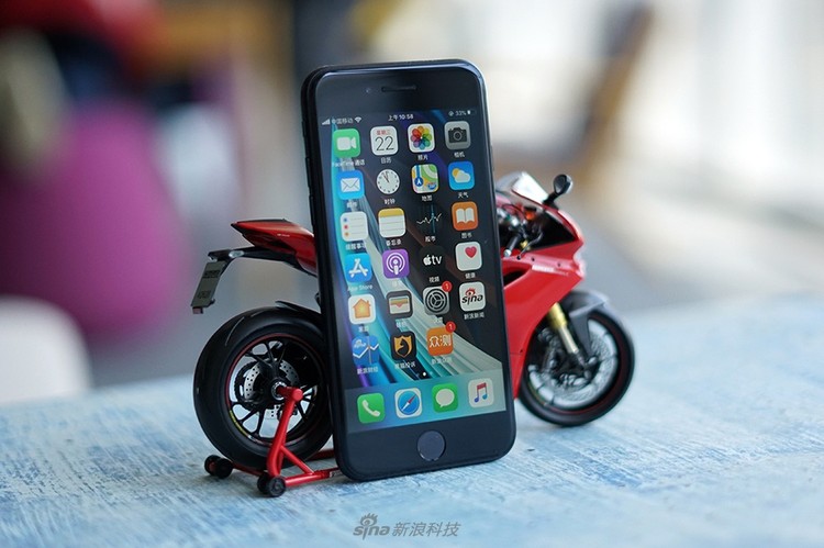 iPhone SE iPhone SE