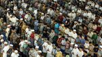 Salat Tarawih Pertama di Aceh Tanpa Pyshical Distancing