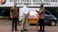 Ventilator merupakan alat kesehatan yang berfungsi untuk menunjang dan membantu pernapasan pasien yang mengalami kesulitan untuk bernafas. Tujuan penggunaan alat ini adalah agar pasien dapat dibantu untuk bernapas dan mendapatkan udara layaknya bernapas secara normal. Foto: dok. BUMN