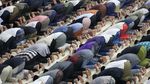 Salat Tarawih Pertama di Aceh Tanpa Pyshical Distancing