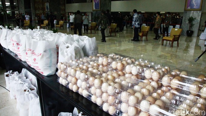 DPR mengapresiasi sejumlah Bansos yang sudah dibagikan dan sedang disiapkan oleh pemerintah pusat dan daerah bagi warga yang terdampak penerapan Pembatasan Sosial Berskala Besar (PSBB).