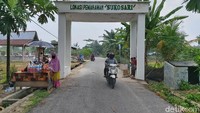 Hanya beberapa warga yang terlihat keluar dan masuk ke areal TPU Sukosari Kecamatan Marpoyan Damai Pekanbaru.