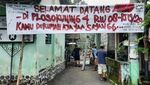 Bikin Ngakak, Rupa-rupa Spanduk Lockdown Khas Indonesia: Lauk Daun sampai Download