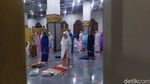 Salat Tarawih di Cianjur Terapkan Physical Distancing