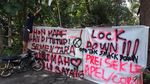 Bikin Ngakak, Rupa-rupa Spanduk Lockdown Khas Indonesia: Lauk Daun sampai Download