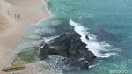Terpukau Indahnya Pantai Kubu di Balik Batu Karang Nusa Dua
