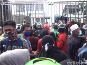 Gubernur Kaltim hingga Gorontalo Disorot karena Antrean Sembako