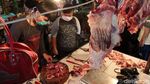 Penjualan Daging Ayam dan Sapi Masih Eksis