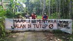 Bikin Ngakak, Rupa-rupa Spanduk Lockdown Khas Indonesia: Lauk Daun sampai Download