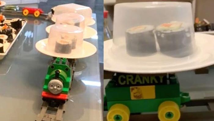 Kereta sushi dari LEGO Kereta sushi dari LEGO