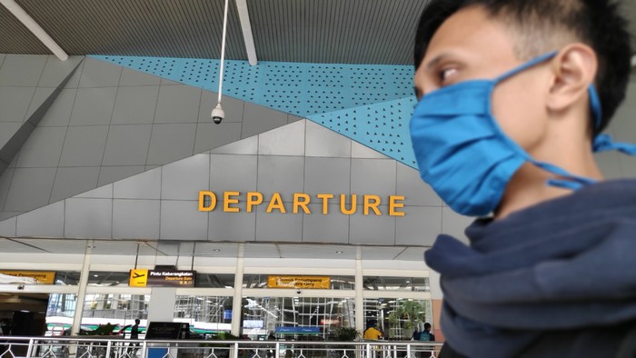Penumpang di Bandara Hasanuddin Makassar, ilustrasi bandara, bandara, penerbangan