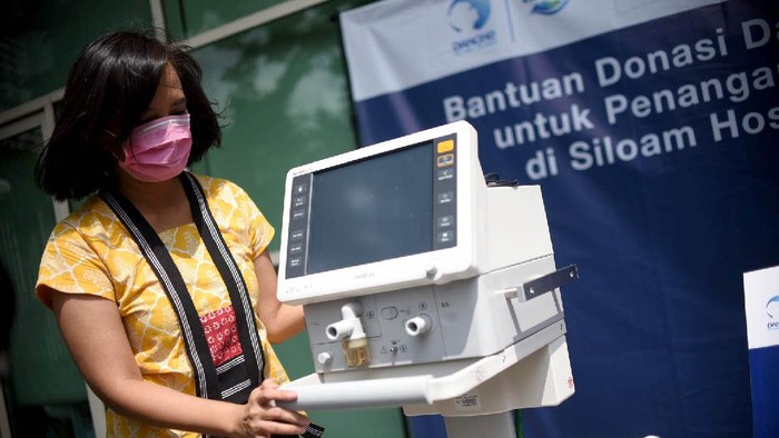 Pihak swasta juga turut bahu membahu memerangi COVID-19. Seperti pengadaan alat kesehatan berupa Ventilator ini untuk Siloam Hospitals Group yang menangani Pasien Corona.
