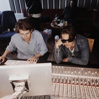 Di luar pekerjaannya sebagai bartender, Konrad juga seorang musisi. Sesekali ia menjadi model. (Foto: Instagram/@konradannerud)