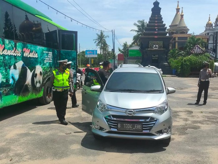 Polisi Tuban Sekat Jalur Jateng- Jatim, Pemudik Terpaksa Putar Balik