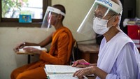 Molilokkayaram Educational Institute Thailand ini tetap memasukkan 200 siswanya, meski sekolah lain diliburkan.  