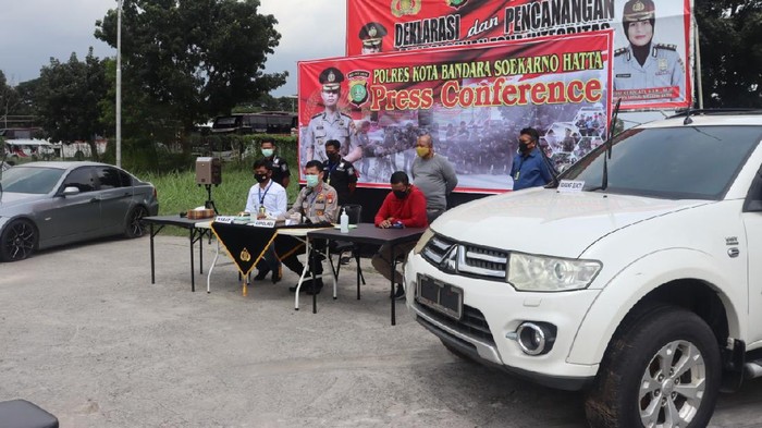 7 Mobil Parkir di Bandara Soekarno-Hatta Bertahun-tahun