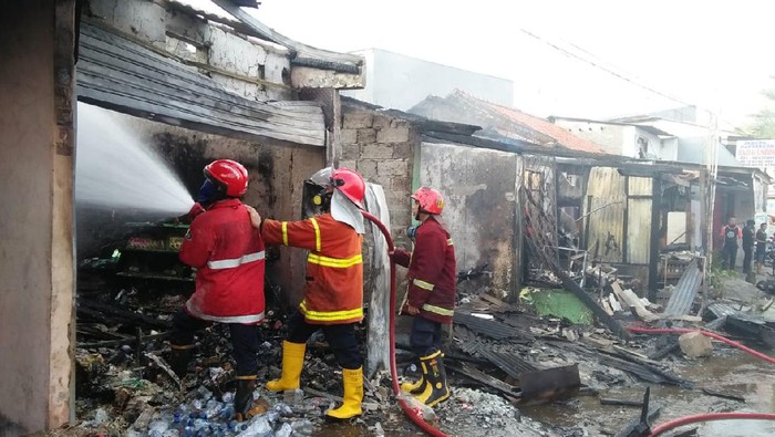 Kebakaran di Pekayon Bekasi Subuh Tadi, 5 Kios Hangus Terbakar
