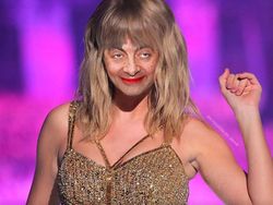 Kocak! Konten Kreator Hibur Orang dengan Photoshop Mr. Bean