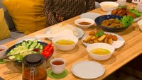 Pemilik nama asli Surkianih ini sempatkan kulineran saat ke Jepang. Ia mampir ke restoran halal di Gotemba, Shizuoka. Foto: Instagram