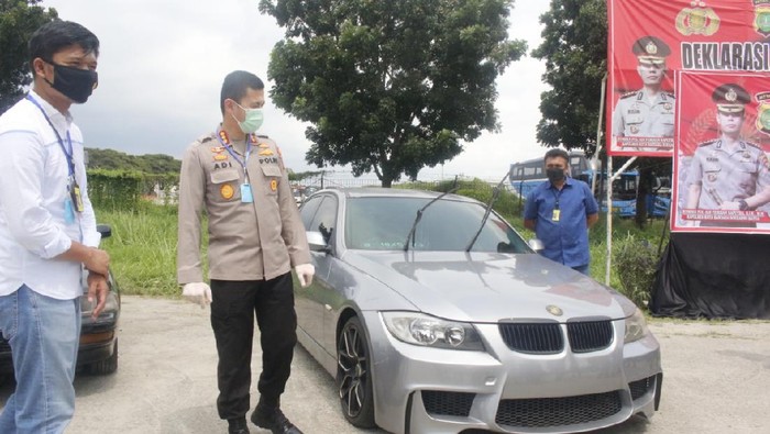 7 Mobil Parkir di Bandara Soekarno-Hatta Bertahun-tahun