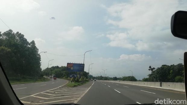 Tol Cikampek hari pertama pelarangan mudik
