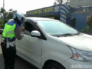 Polisi Lakukan Penyekatan di 3 Gerbang Tol Purwakarta Cegah Pemudik