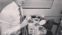 Aktor berusia 37 tahun ini sering mengunggah momen kulinerannya lewat akun Instagram miliknya. Foto: Instagram @rain_oppa