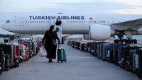 Sebelumnya, menurut informasi yang dilansir Anadolu Agency, bahwa lebih dari 39.000 ekspatriat Turki dari lebih di 70 negara telah dibawa kembali ke Turki pada tahap pertama. Rasit Aydogan/Anadolu Agency via Getty Images.
