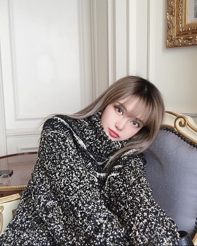  Grace pun mengakui bahwa ia menyesal tak meninggalkan Luo pertama kali ia menangkap sang kekasih berselingkuh. Namun, ia mengisyaratkan selalu tergerak oleh penyesalan dan janji-janji Show Luo, serta berpegang pada harapan bahwa Show Luo akan berubah. Foto: Instagram