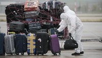 Otoritas Manajemen Bencana dan Darurat Turki (AFAD) akan memulangkan mereka di akhir periode karantina. Sebanyak 3.269 orang akan dibawa kembali dari Jerman, negara dengan angka ekspatriat asal Turki tertinggi. Kemudian diikuti oleh Arab Saudi dengan 2.201 orang dan AS dengan 1.632. Metin Aktas/Anadolu Agency via Getty Images.