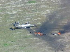 Pesawat Mesin Tunggal Jatuh di Texas, Pilot Dibawa ke RS