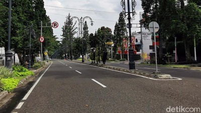 Heningnya Kawasan Dago Bandung Saat PSBB