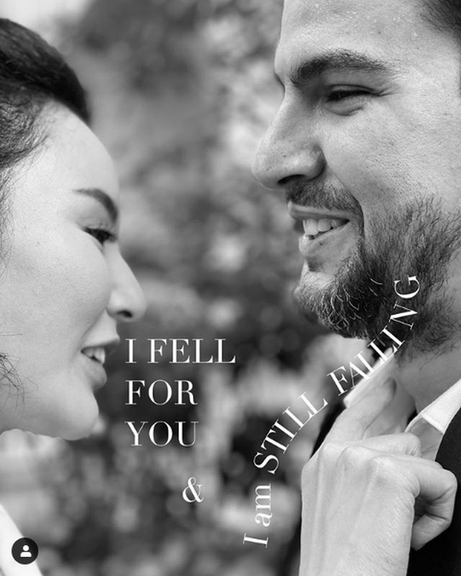 Fitria Yusuf sendiri ikut terkena dampak COVID-19. Dia dan pasangannya model dan aktor Wakid Khalid seharusnya menikah pada pertengahan April 2020. Kabar mengenai penundaan pernikahannya ini ditulis Fitria di caption Instagramnya. Kondisi saat ini memang sangat prihatin tapi InsyaAllah jika kita bahu membahu saling tolong menolong,, badai akan segera berlalu. Allah maha besar dan maha penyayang. Besok harusnya adalah akad nikah saya dan abang @itswakid namun karena covid kami memutuskan untuk menunda dan memanfaatkan waktu untuk membagikan bantuan kepada teman-teman yang membutuhkan. Mohon doa restu agar usaha kami meskipun hanya sebatas kemampuan saya dan abang bisa memberi manfaat untuk tanah air kami, Indonesia, begitu dia menulis pada 10 April 2020. Foto: Instagram @fitriayusuf_official