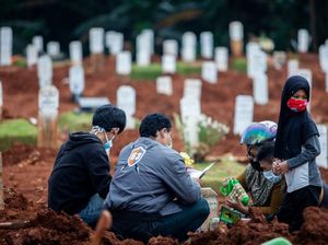 Video Peziarah Ramaikan TPU Tegal Alur