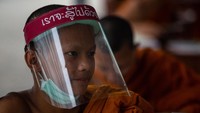 Penggunaan alat pelindung wajah ini sebagai bentuk meminimalisir penyebaran virus Corona di sekolah.