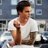 Salah satu penampilan Konrad yang mirip Leo. (Foto: Instagram/@konradannerud)