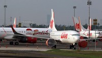 Sejumlah pesawat terparkir di Bandara Soekarno Hatta, Tangerang, Banten, Jumat (24/4/2020). ANTARA FOTO/Muhammad Iqbal.